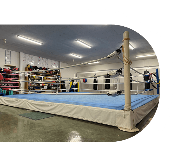 実は、公式サイズのリングがあるジムってなかなかないんです。