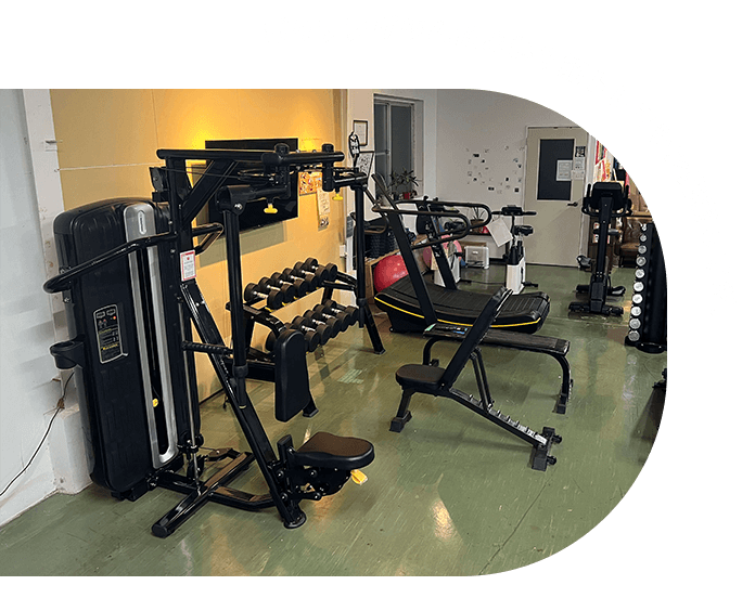 ボクシングジムだよね？筋トレマシン充実しすぎ。